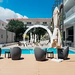 New 2br Maisonette In Luxury Pool
