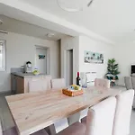 Апартаменты New 2br Maisonette In Luxury Pool *