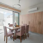 New 2br Maisonette In Luxury Pool Апартаменты *