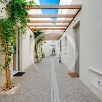 New 2br Maisonette In Luxury Pool *