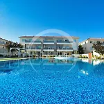 New 2br Maisonette In Luxury Pool