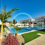 Апартаменты New 2br Maisonette In Luxury Pool