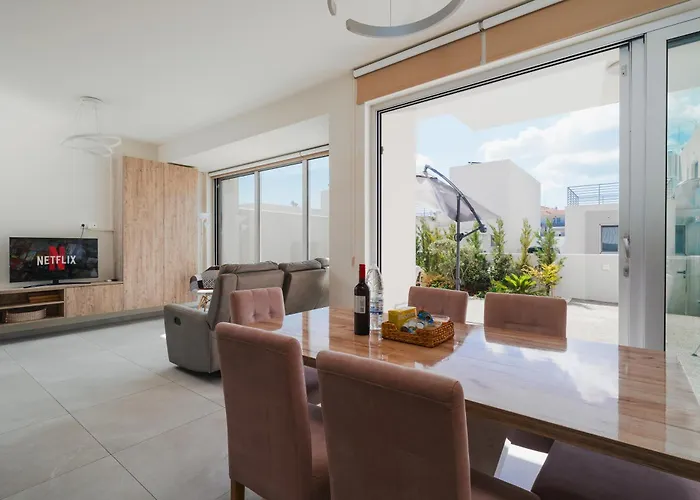 New 2br Townhouse In Luxury Pool &