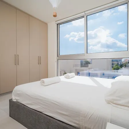 New 2br Townhouse In Luxury Pool & Apartment