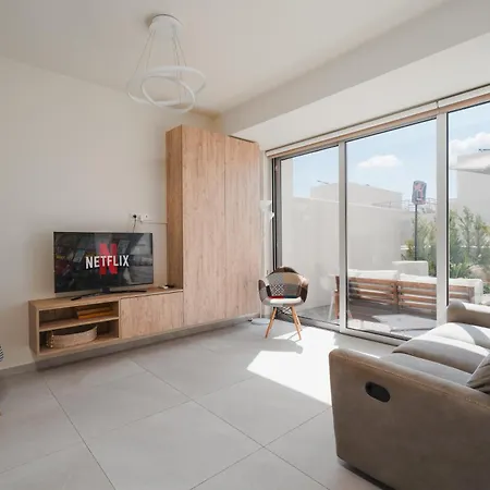 New 2br Townhouse In Luxury Pool & Apartment *