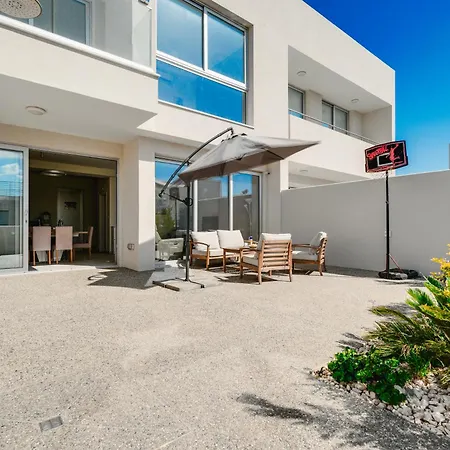 New 2br Townhouse In Luxury Pool & Protaras